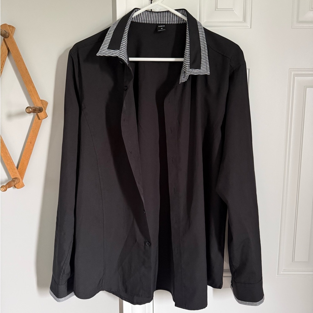 SHEIN Black Button-Down Shirt with Contrast Check Collar
